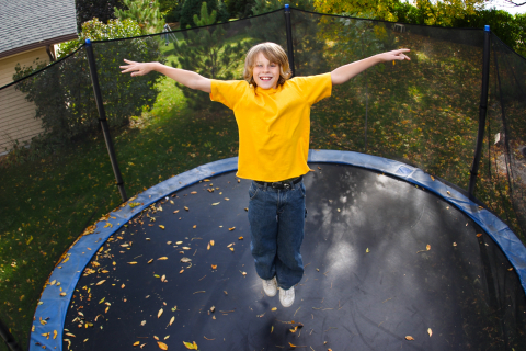 Undgå ulykker: Tjek trampolinen og hop med | Sikkerhedsstyrelsen